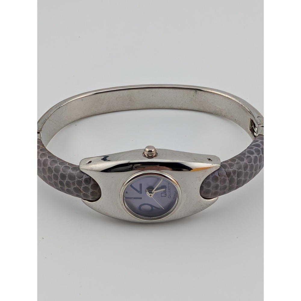 Q&Q Watch Women 20mm Silver Case Purple Leather Bangle Band- New Battery